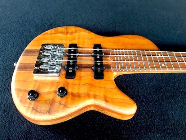 Bajo Mini eléctrico - Imagen 7