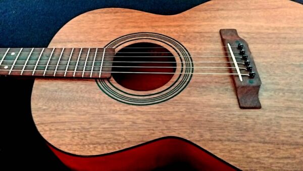 Guitarra acústica cuerda metal - Imagen 5