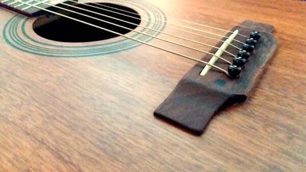 Guitarra acústica cuerda metal - Imagen 7